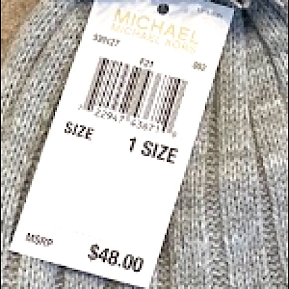 🆕🔥MK SUPER CUTE GRAY&WHITE KNITTED BEANIE&MK EMBLEM IN SILVER AT THE BOTTOMNWT - Picture 6 of 7